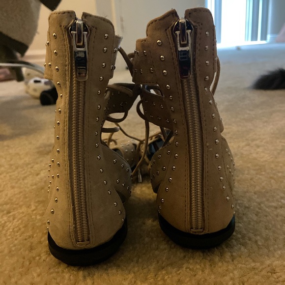 Tied up stud sandals 🤎 - Picture 7 of 8